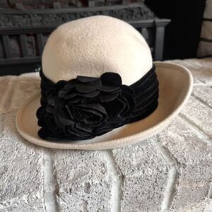 Vintage Jenny Buchanan Wool Ivory & Black Velvet Floral Band Cloche Bowler Hat